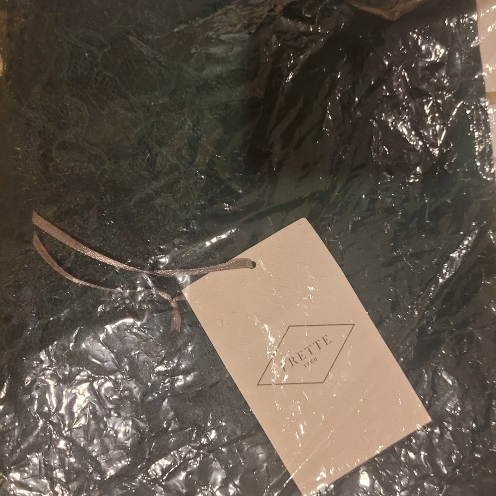Last one! 2024 Frette Luxury Lace Neckline Nightgown  Color: Emerald Green NWT - Picture 9 of 13